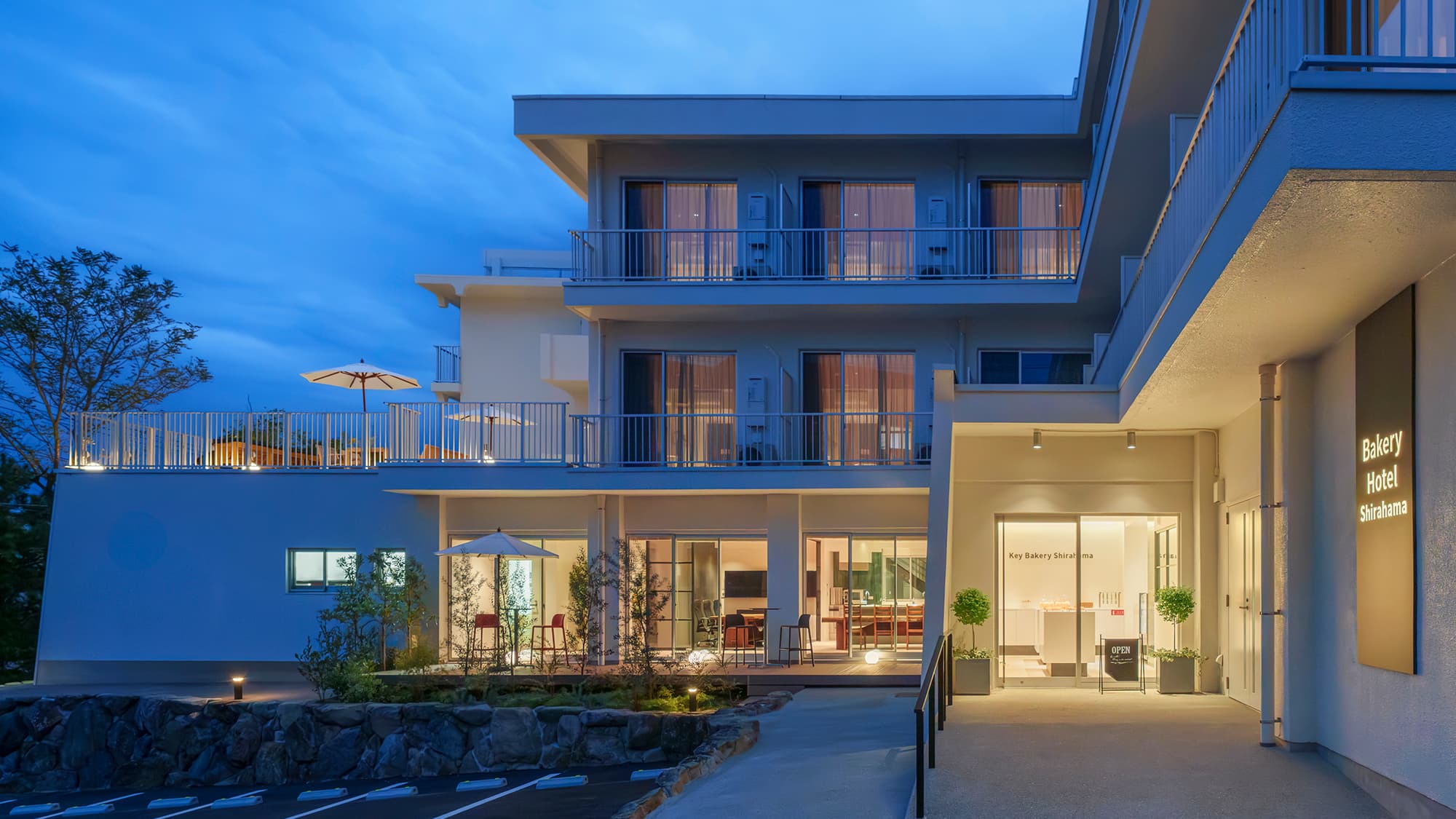 ＢＡＫＥＲＹ　ＨＯＴＥＬ　ＳＨＩＲＡＨＡＭＡ（ベーカリーホテル　シラハマ）